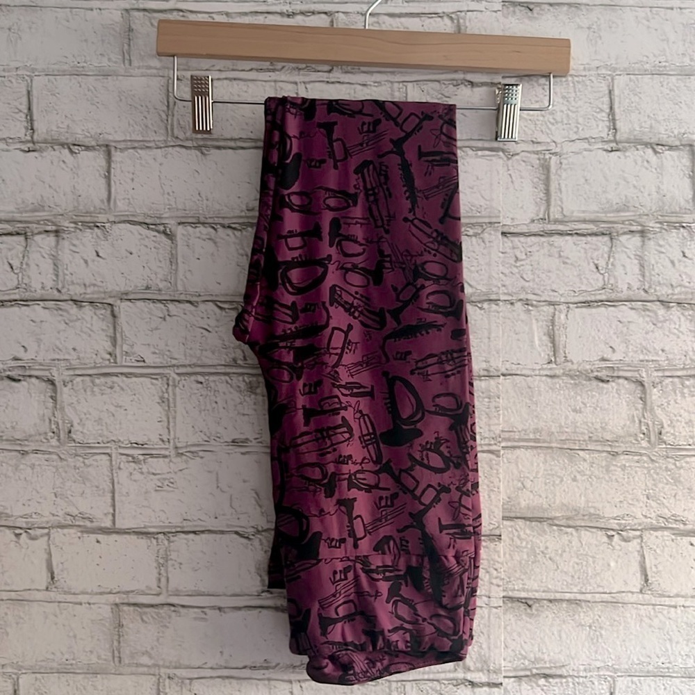 NEW!!! Musical Instruments Black and Purple Leggings Lularoe size OS one size